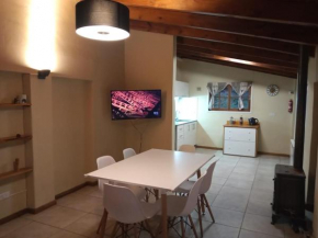 Hermosa casa con patio a una cuadra del lago